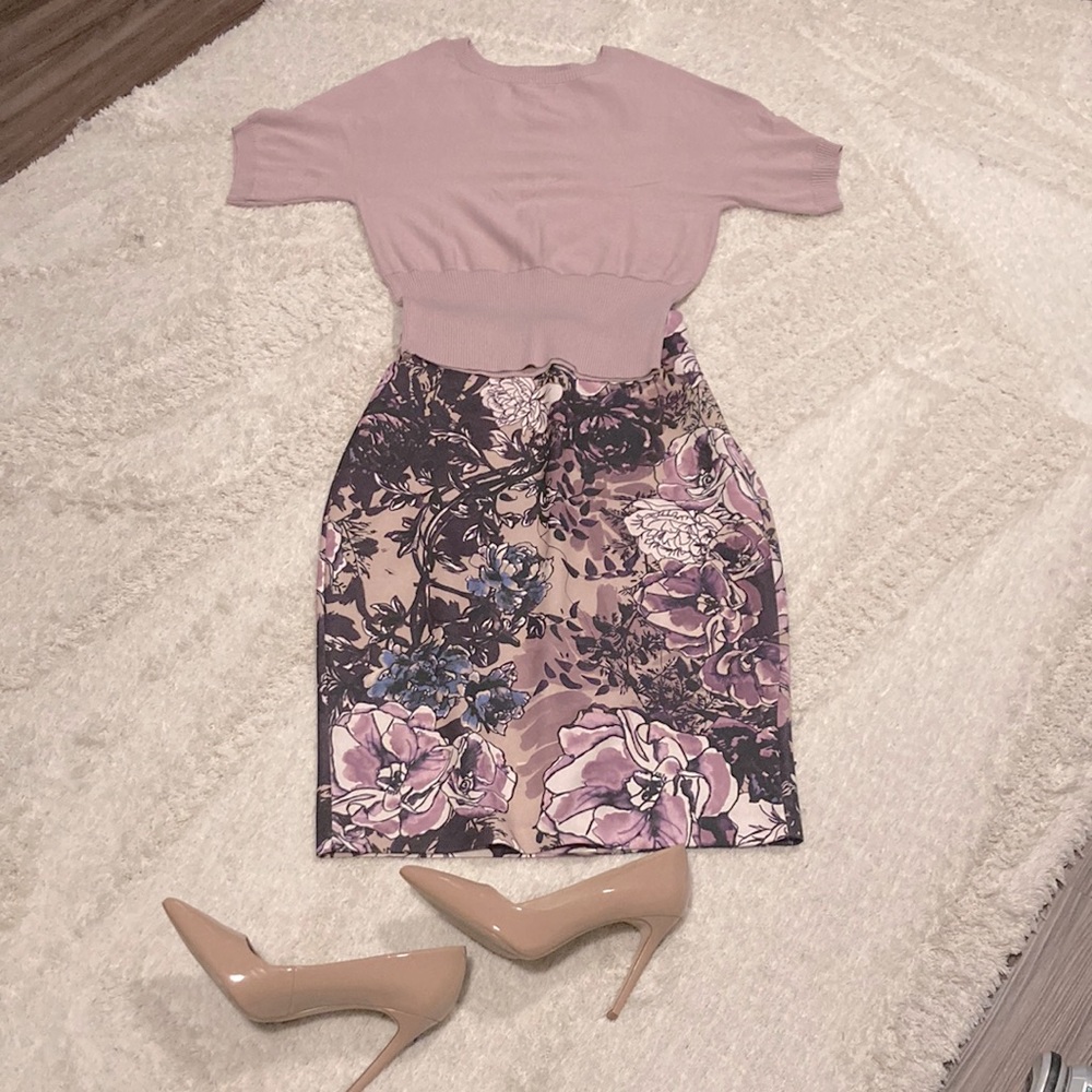 2 for 1 - Fabulous lavender floral pencil skirt/accent paired zipped sweater